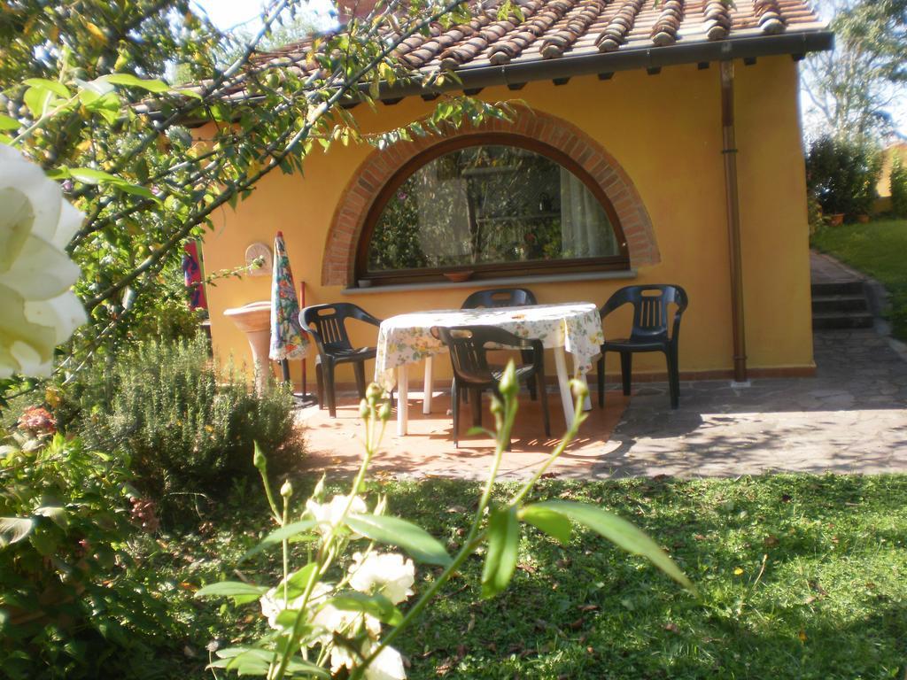 Agriturismo Poggio Al Tesoro Crespina Exterior photo